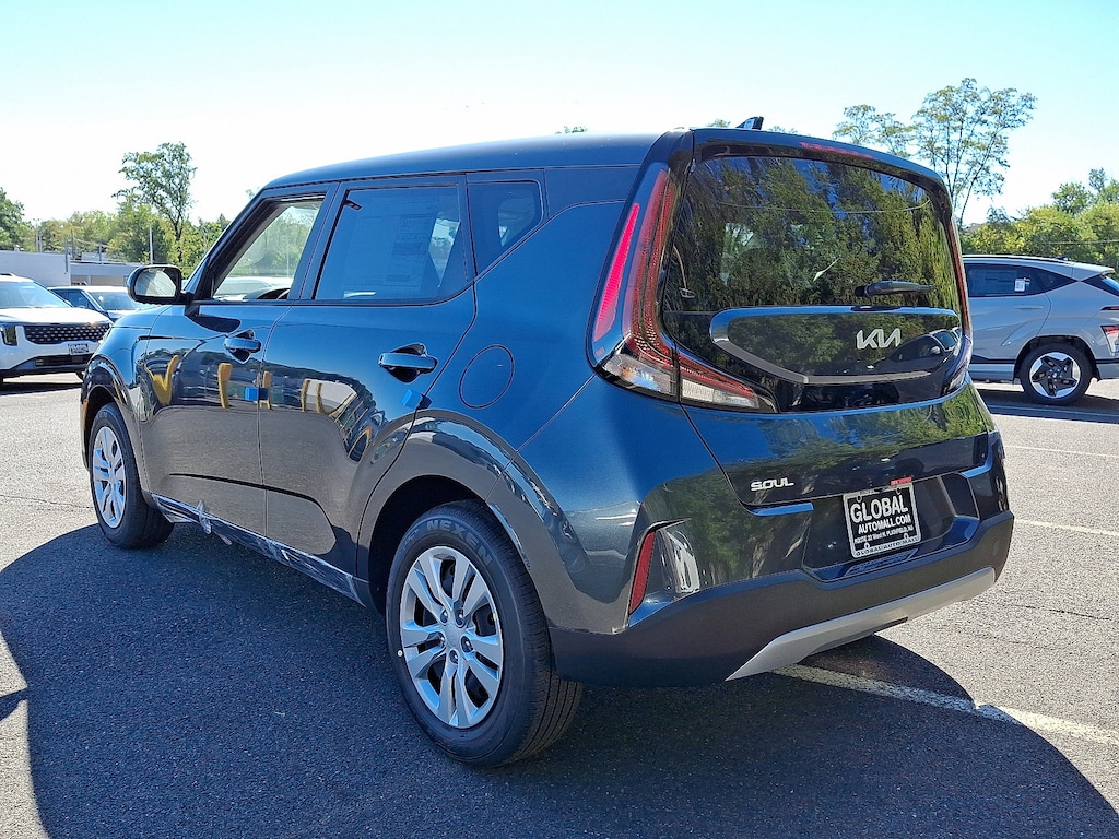 New 2025 Kia Soul LX Hatchback