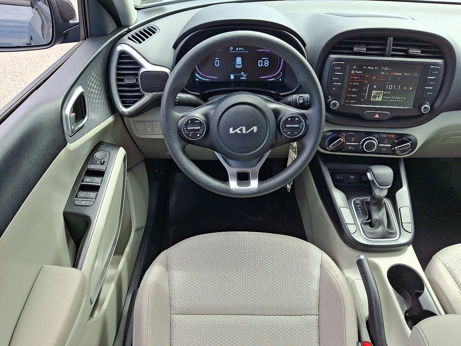 2025 Kia Soul LX - Photo 12