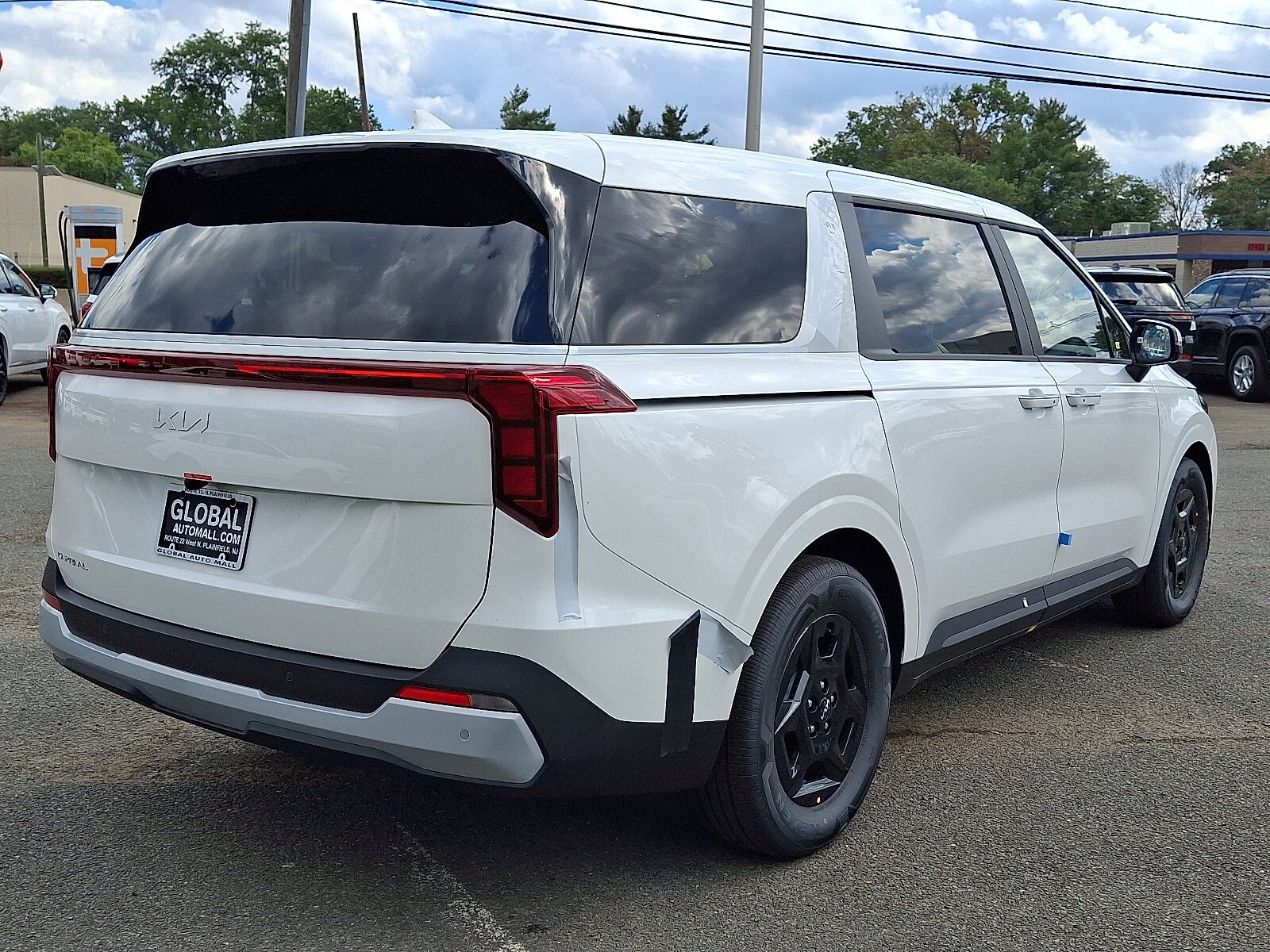 2026 Kia Carnival LX photo 3
