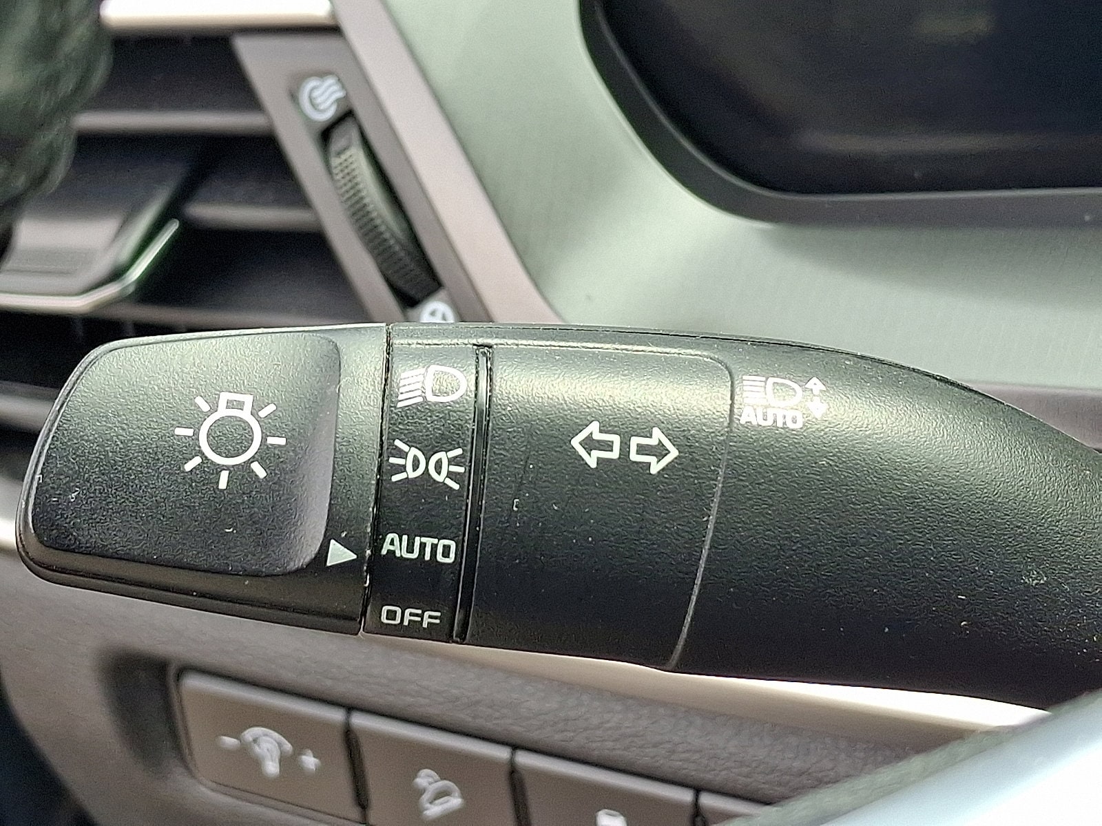 2024 Kia Telluride S - Photo 27