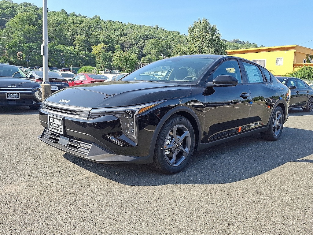 New 2025 Kia K4 LXS Sedan