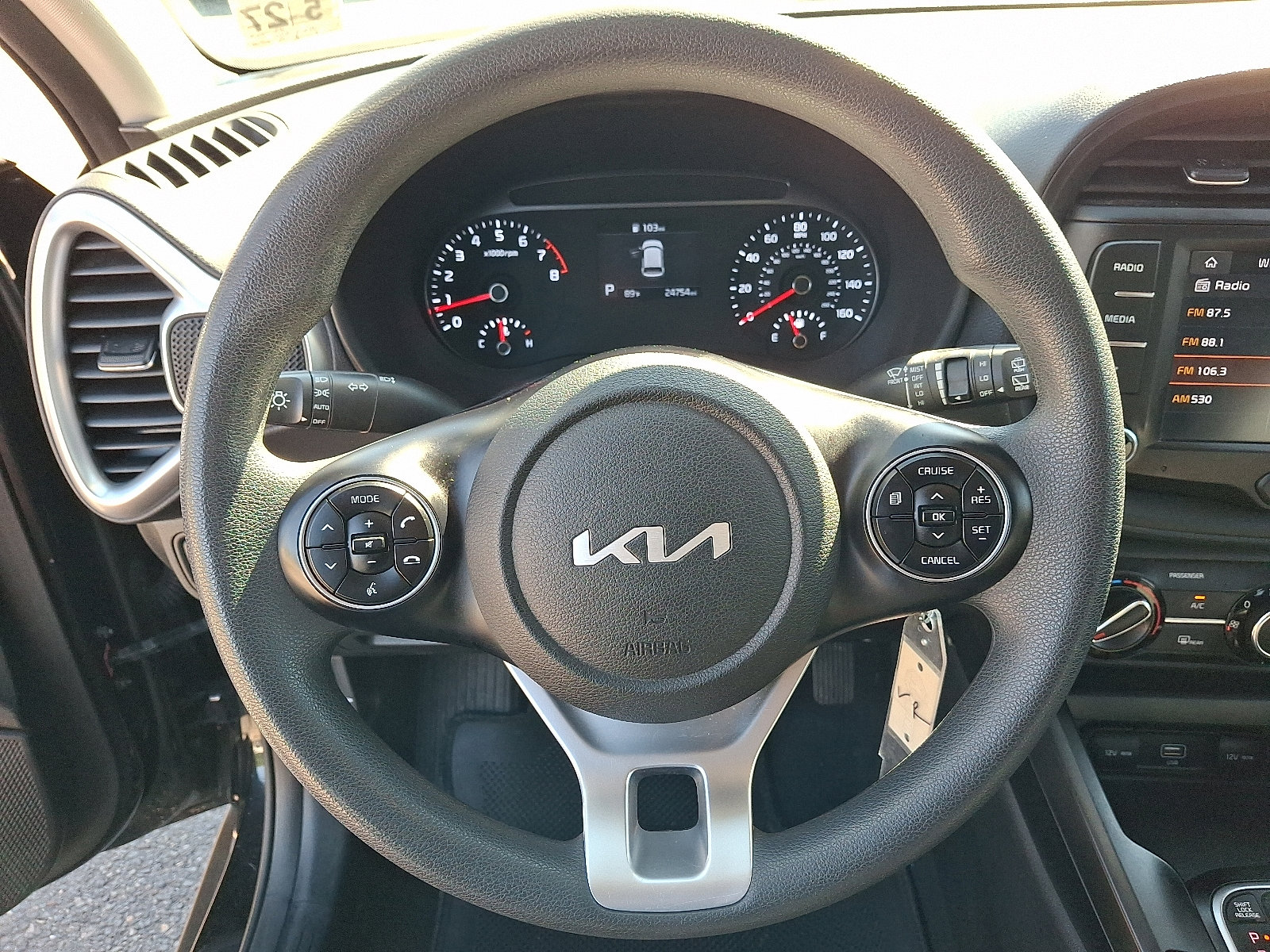 2022 Kia Soul LX - Photo 19