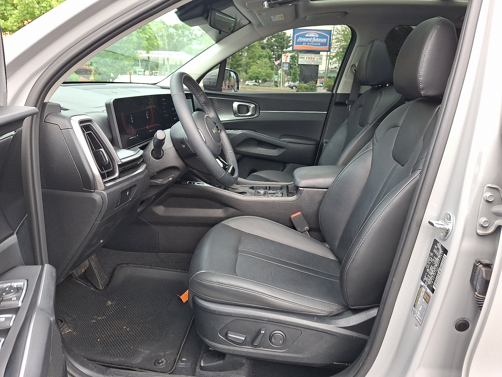 2024 Kia Sorento S - Photo 14