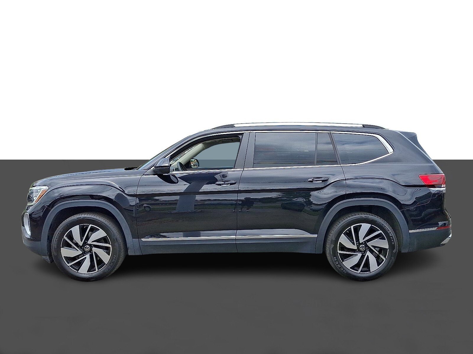 2024 Volkswagen Atlas SEL photo 3