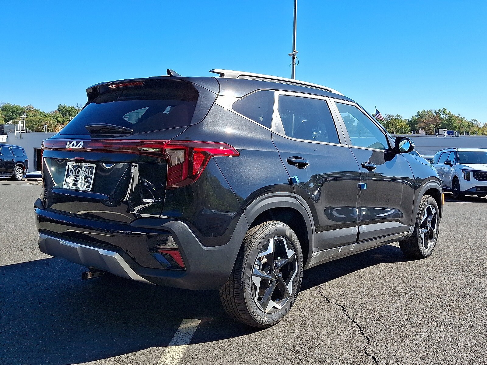 2025 Kia Seltos S photo 3