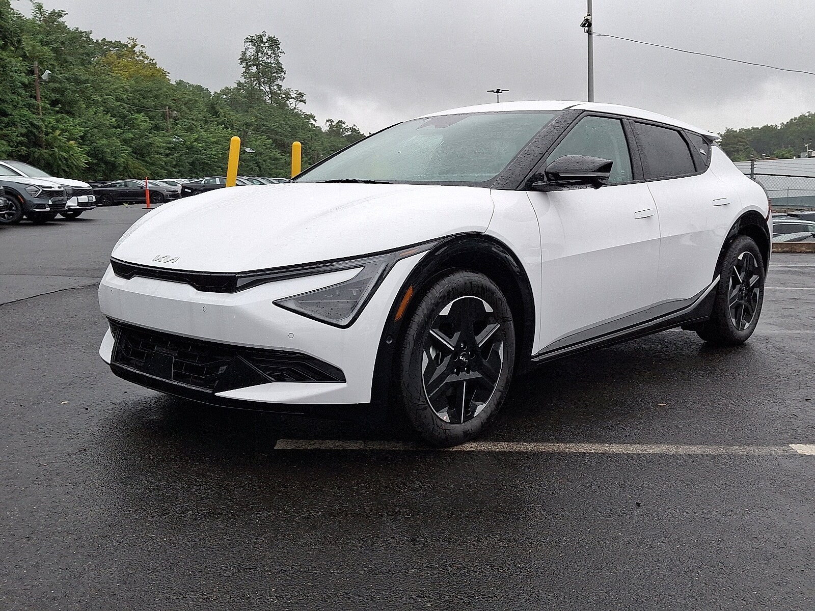 2025 Kia EV6 Wind photo 2