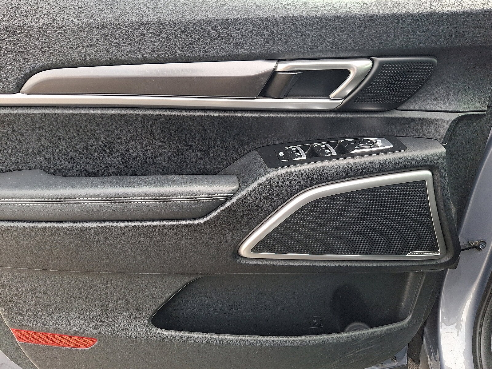 2024 Kia Telluride S - Photo 13