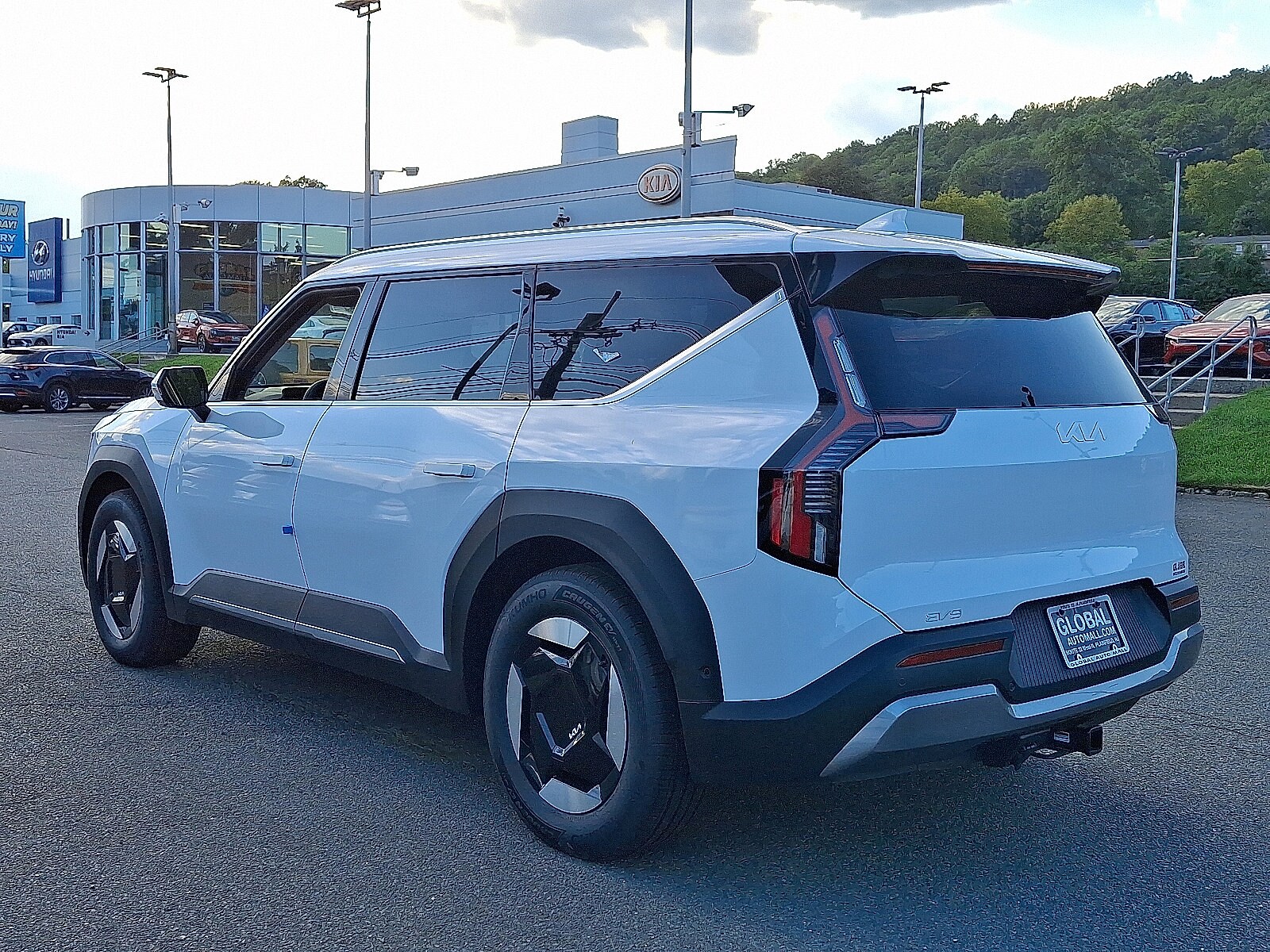 2026 Kia EV9 Wind photo 2