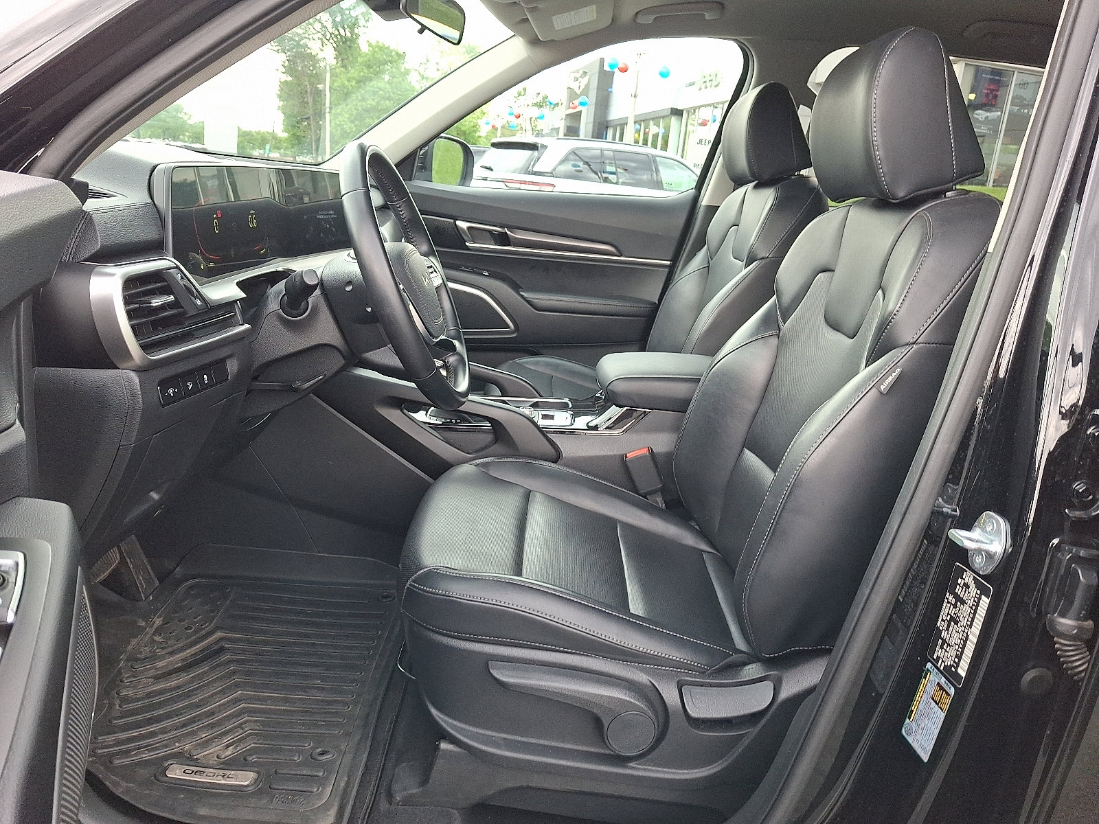 2024 Kia Telluride LX - Photo 14