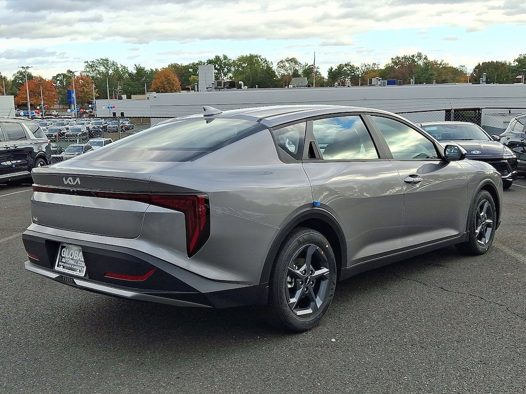 New 2025 Kia K4 LXS Sedan
