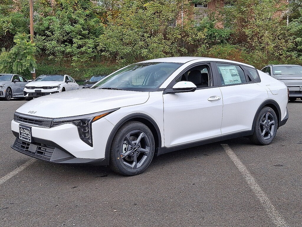 New 2025 Kia K4 LXS Sedan