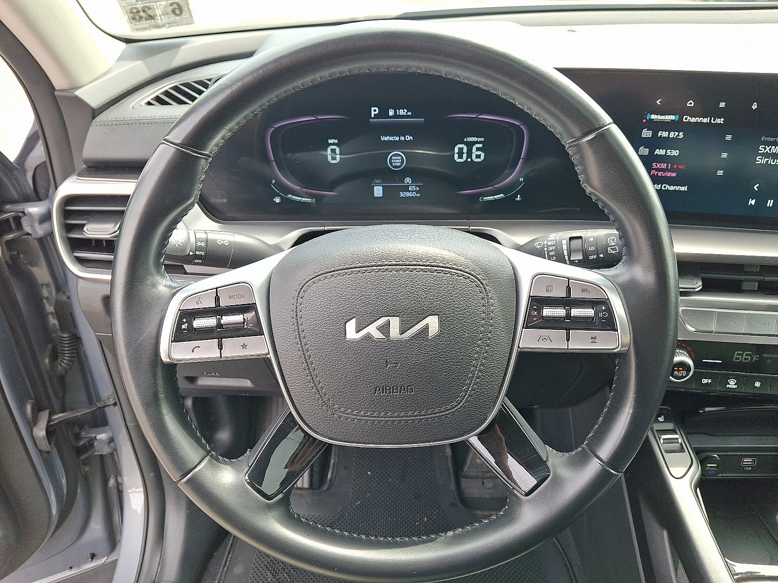 2024 Kia Telluride S - Photo 20