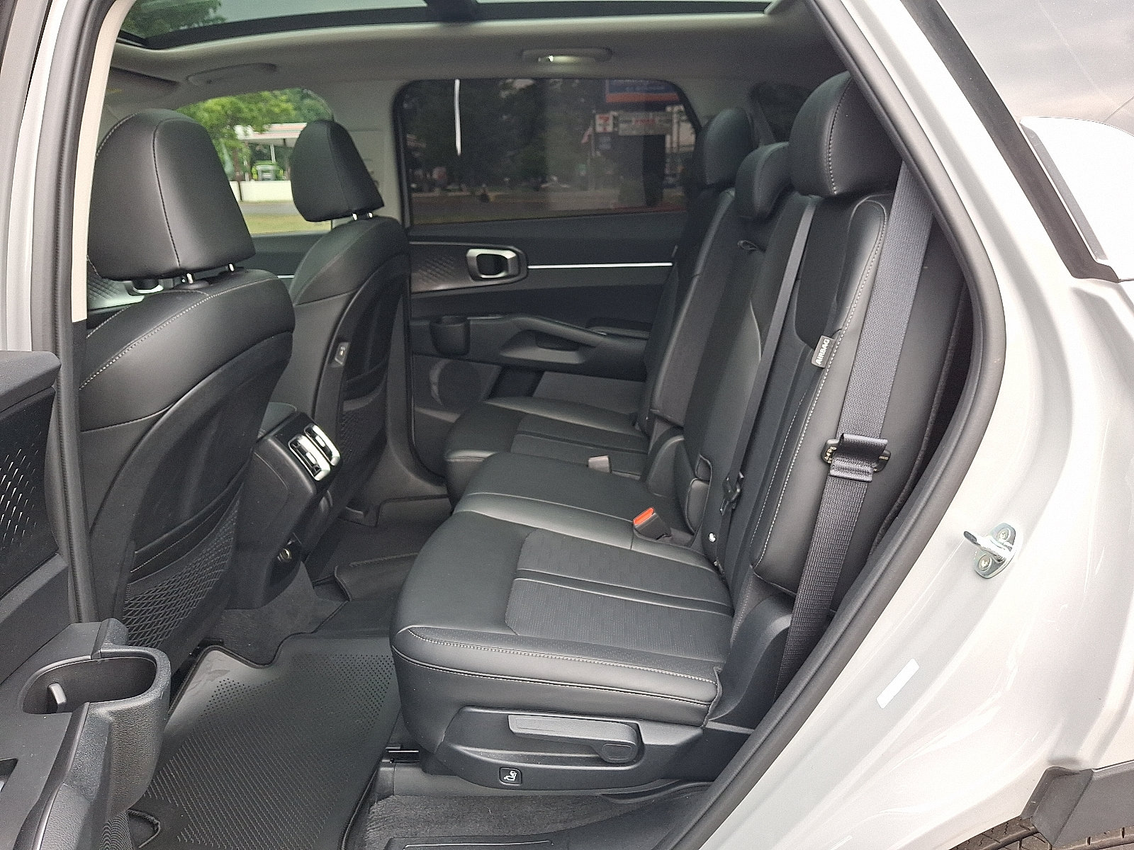 2024 Kia Sorento S - Photo 11