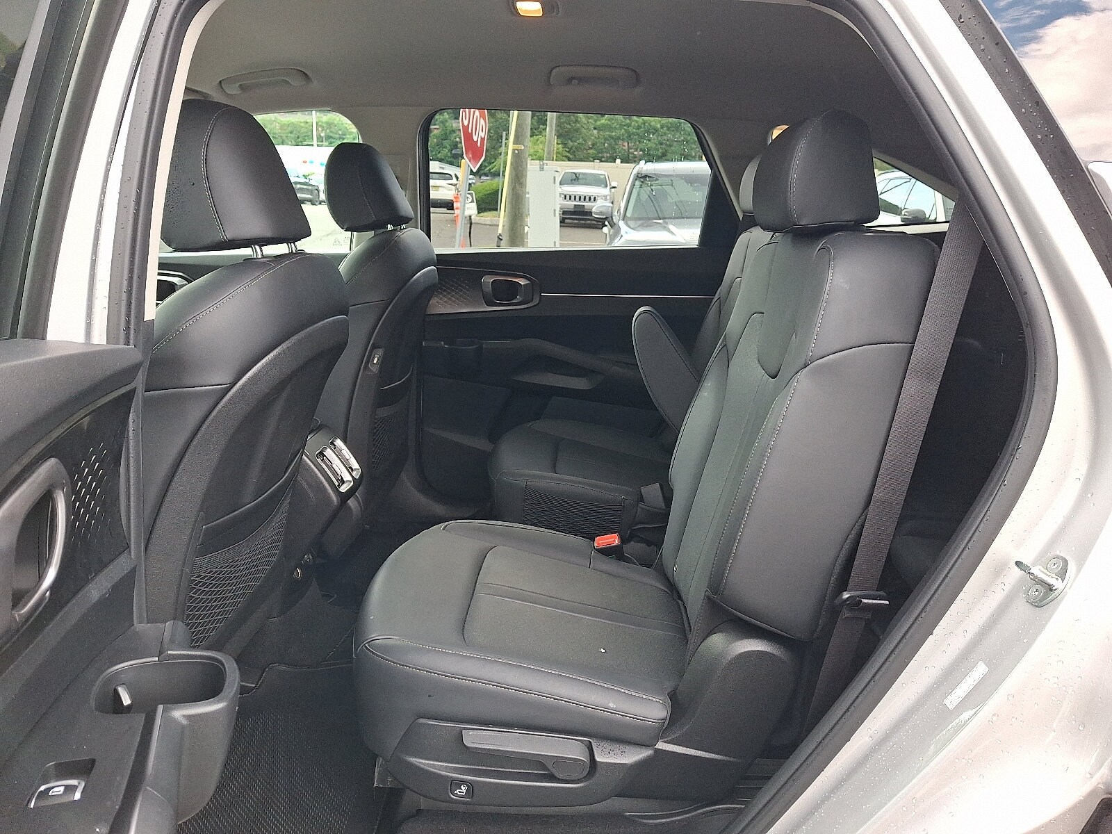 2023 Kia Sorento EX Hybrid - Photo 11