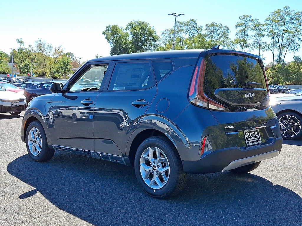 New 2025 Kia Soul LX Hatchback