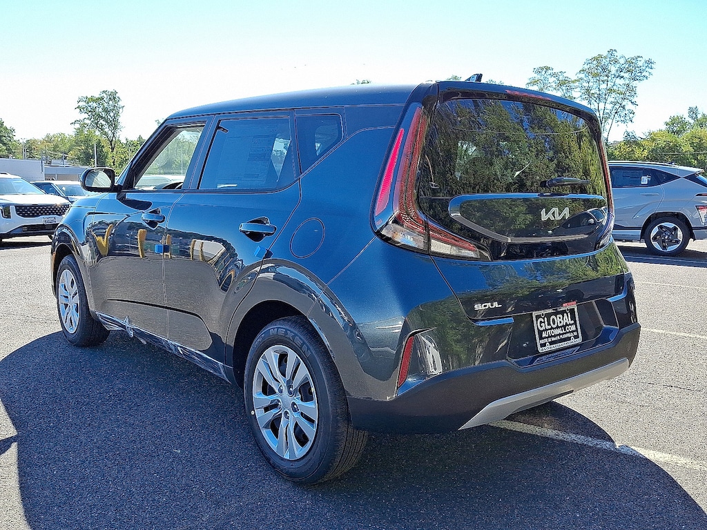 New 2025 Kia Soul LX Hatchback