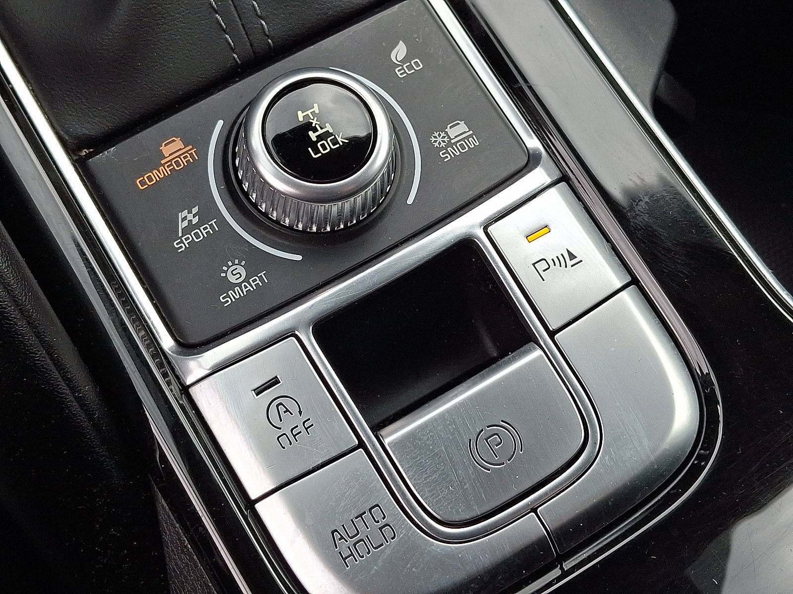 2024 Kia Telluride LX - Photo 25