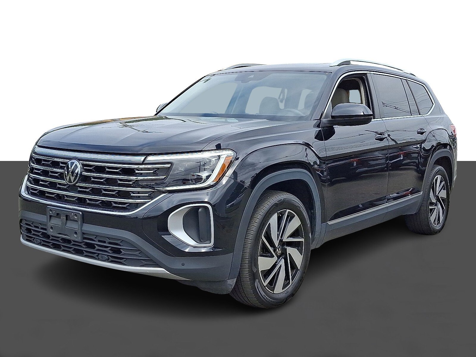 2024 Volkswagen Atlas SEL photo 2