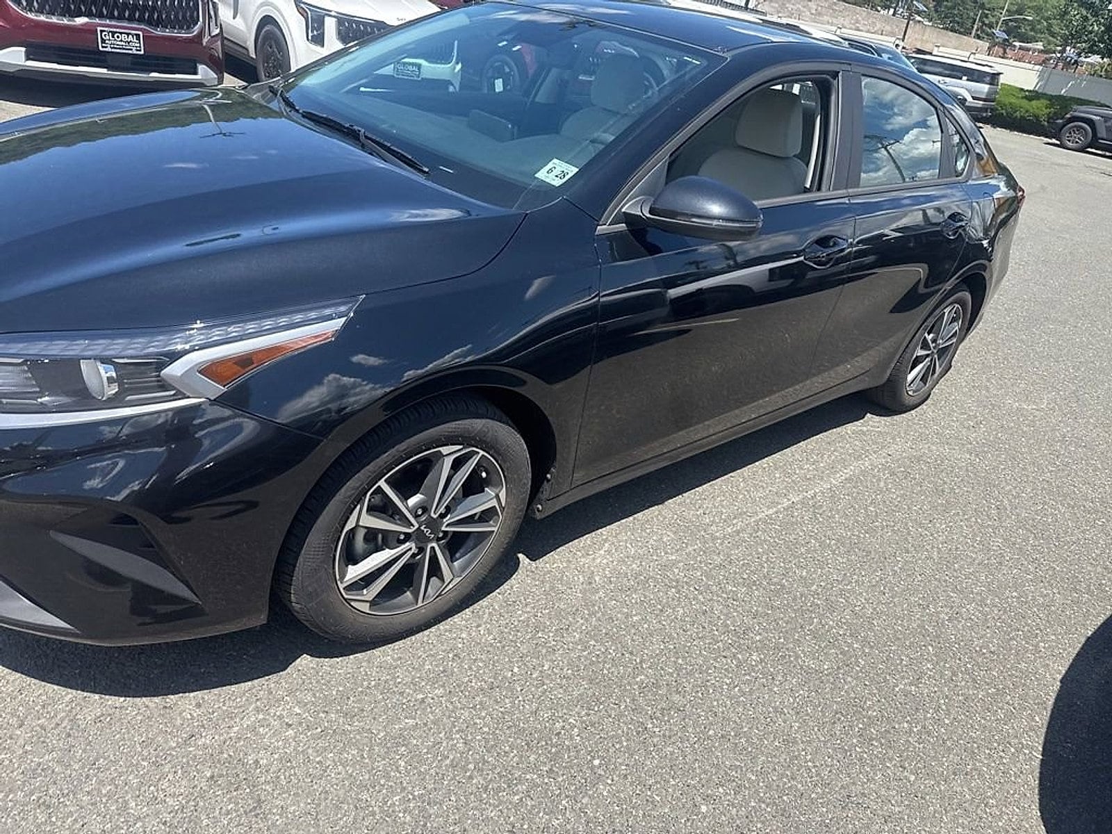 2023 Kia Forte LXS - Photo 4