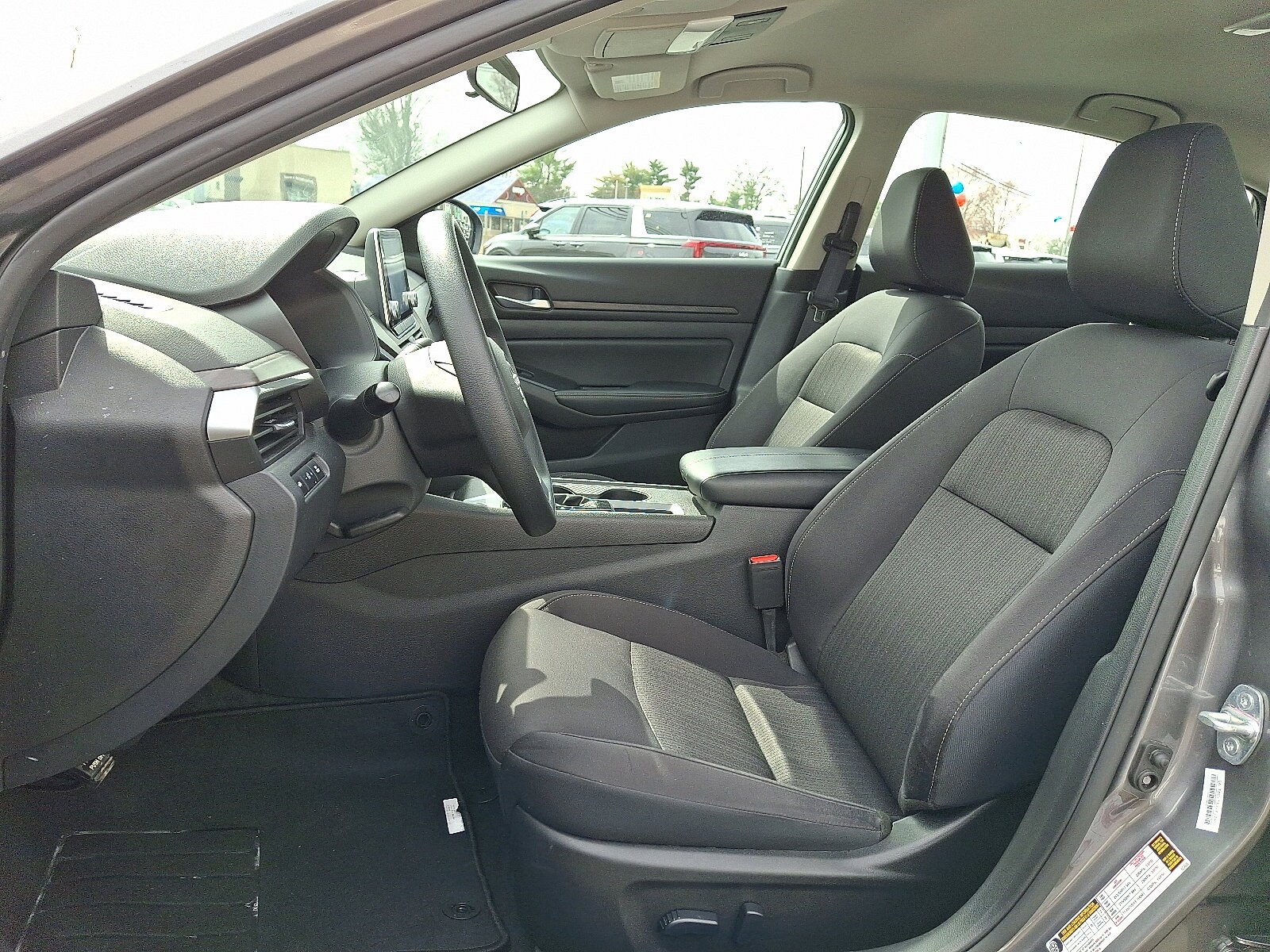 2025 Nissan Altima SV - Photo 14