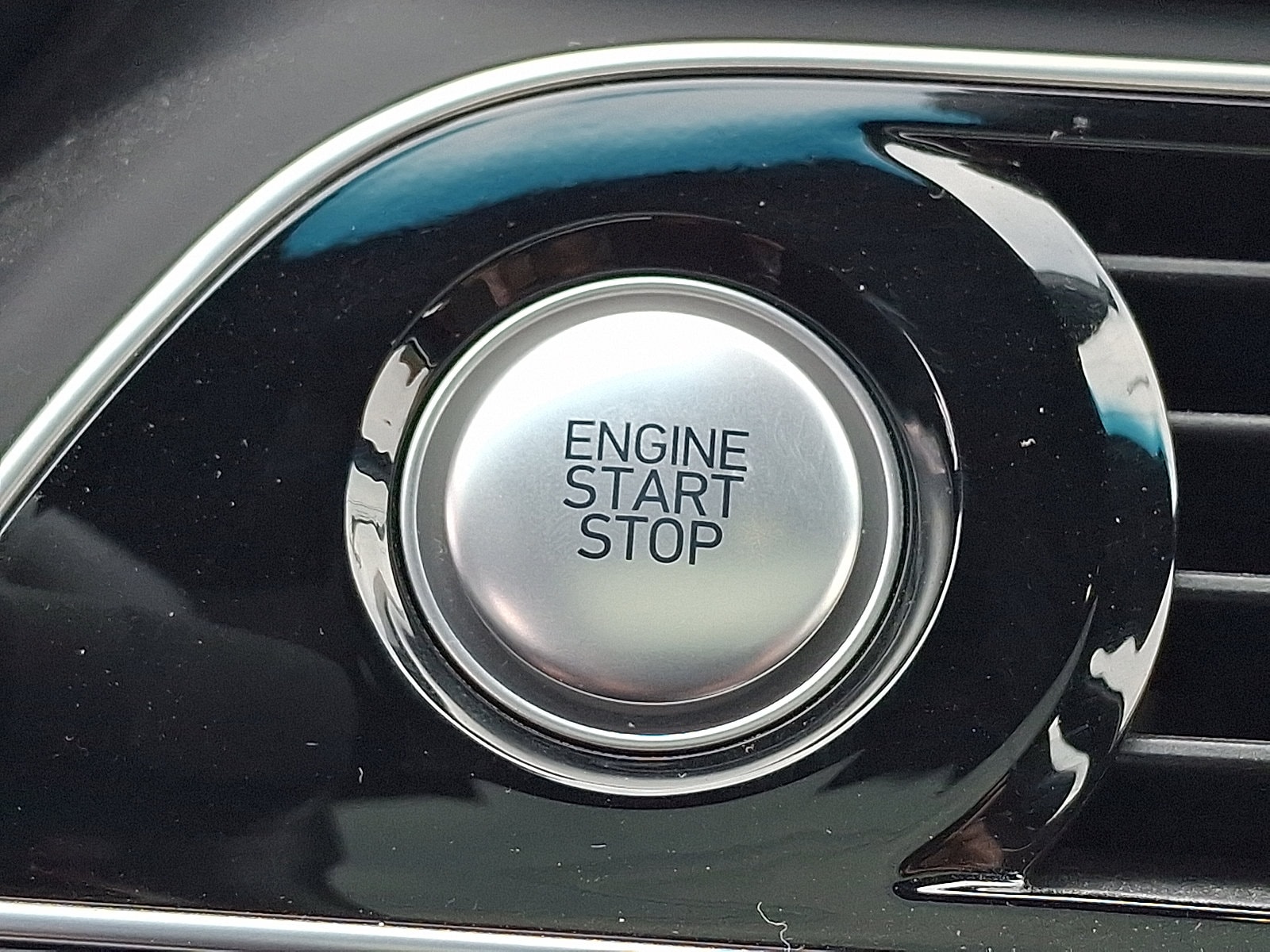 2023 GENESIS G70 Standard - Photo 25