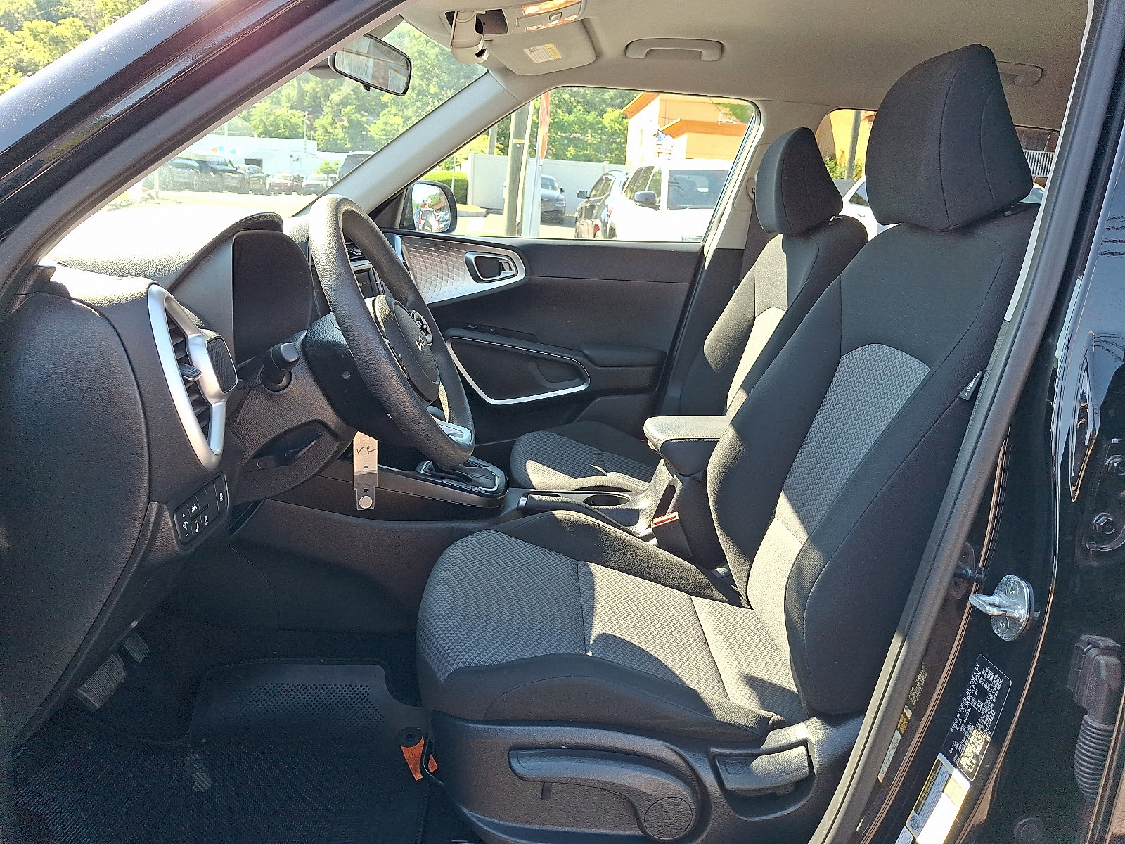2022 Kia Soul LX - Photo 14