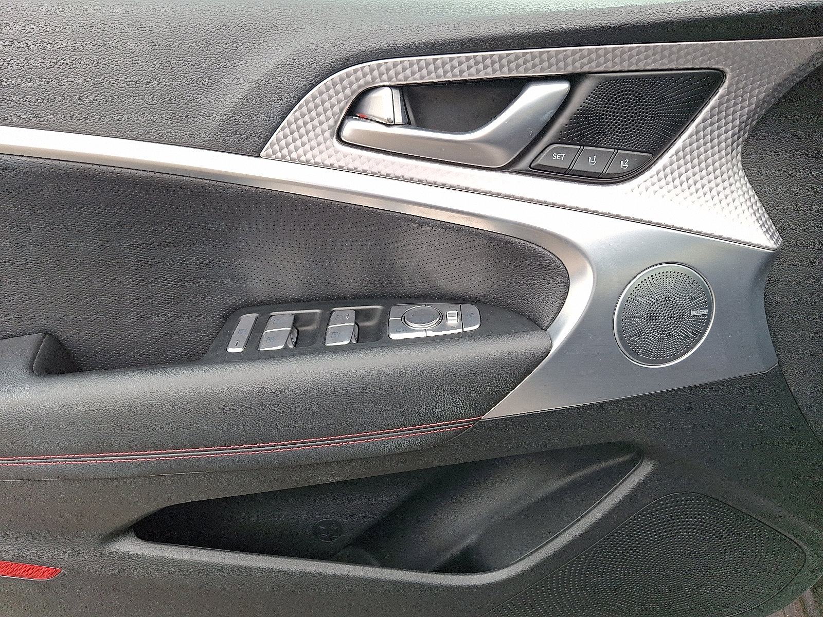 2023 GENESIS G70 Standard - Photo 13