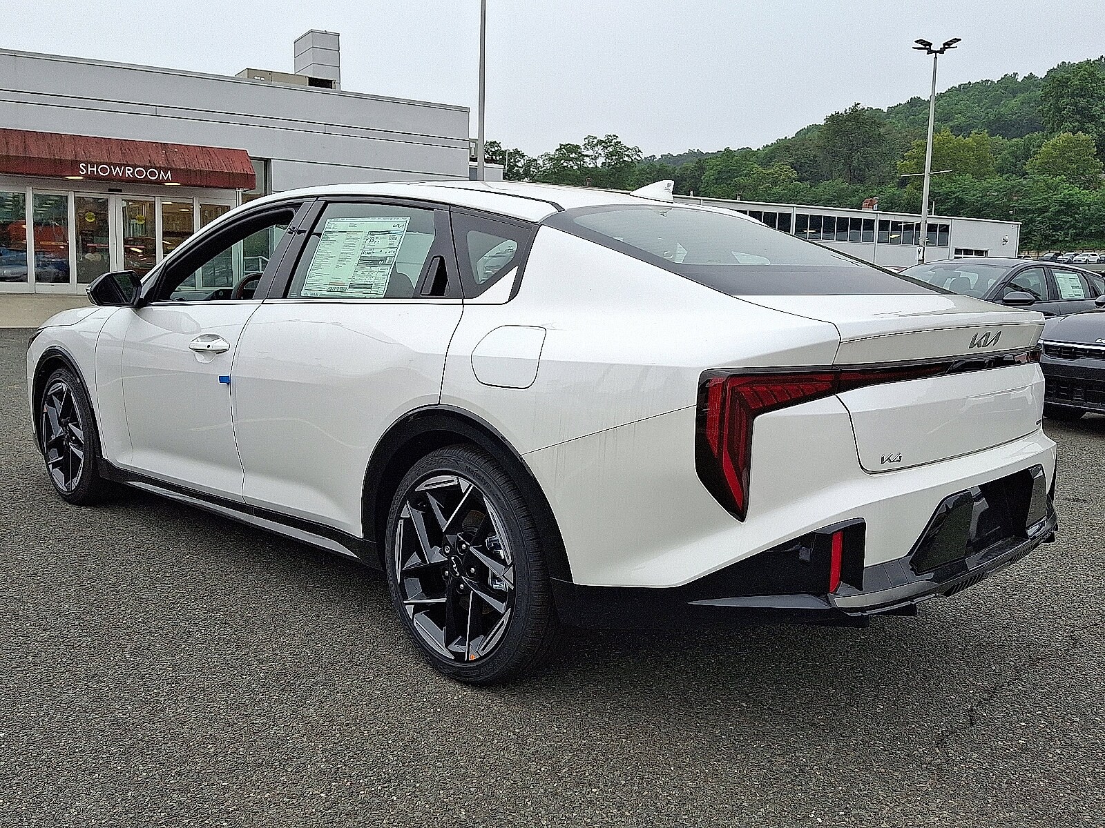 2025 Kia K4 GT-Line photo 3