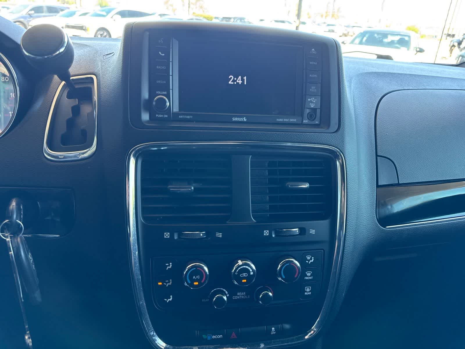 Thumbnail: 2019 Dodge Grand Caravan - 16