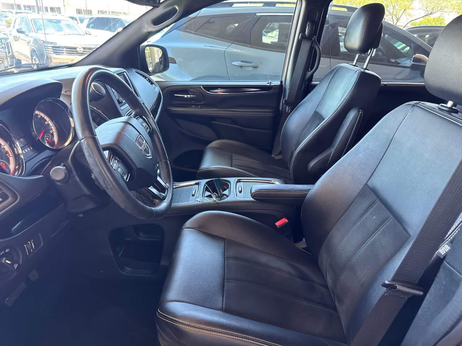 Thumbnail: 2019 Dodge Grand Caravan - 2
