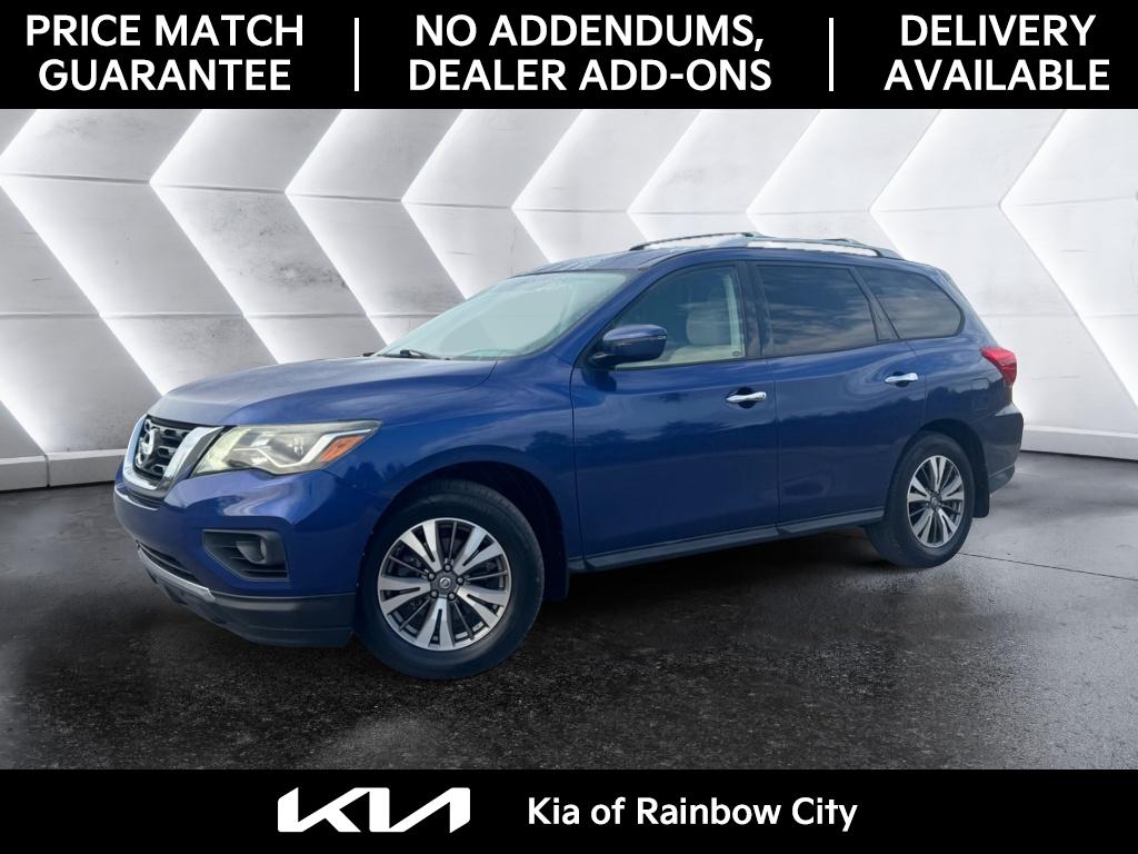 2017 Nissan Pathfinder SV photo 3