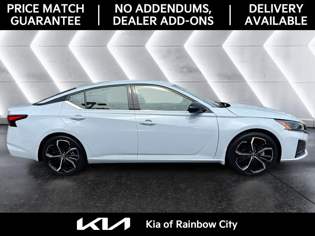 2023 Nissan Altima 2.5 SR photo 2