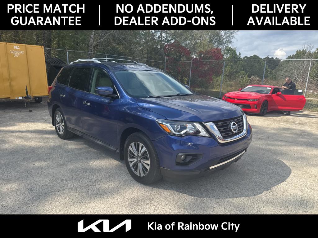2017 Nissan Pathfinder SV photo 3