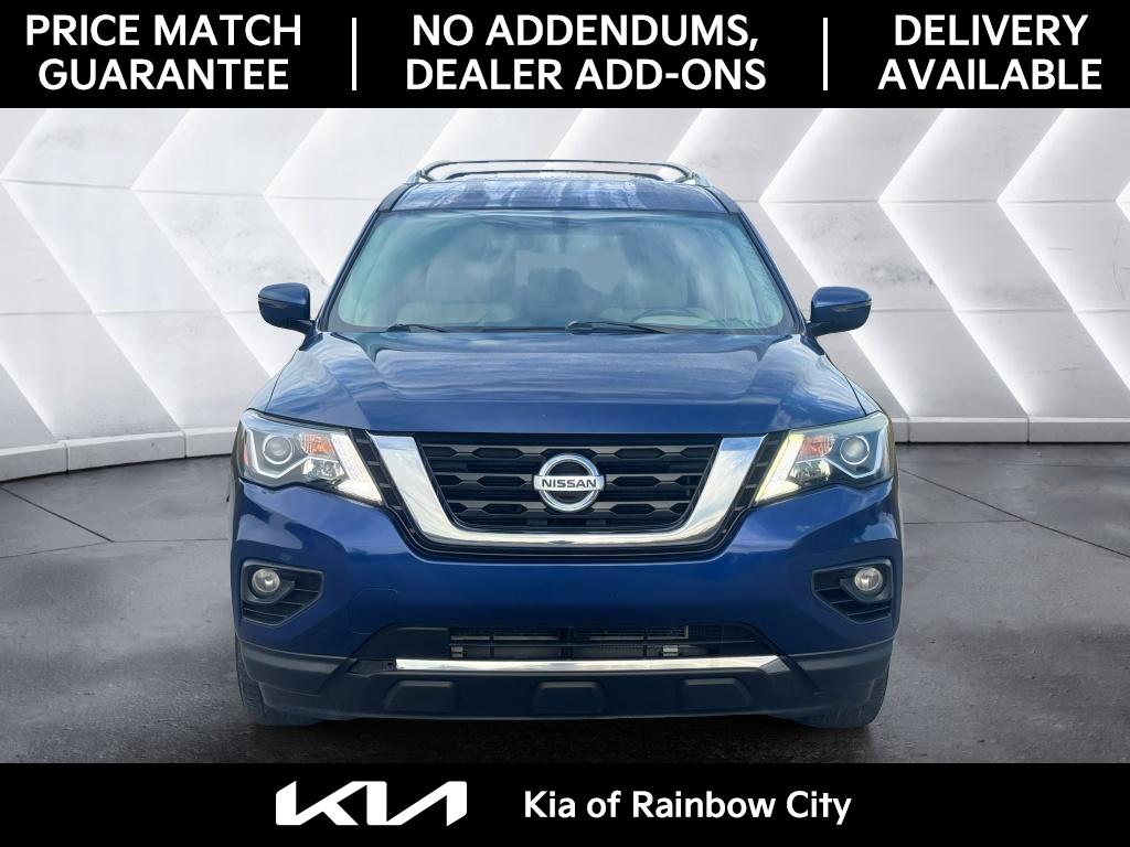 2017 Nissan Pathfinder SV photo 2