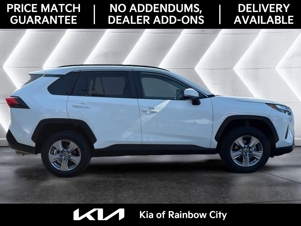 2022 Toyota RAV4 XLE photo 2