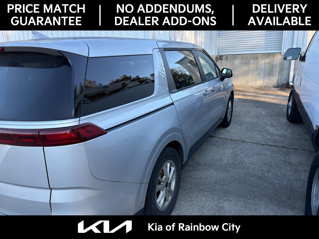 2022 Kia Carnival LXS photo 3