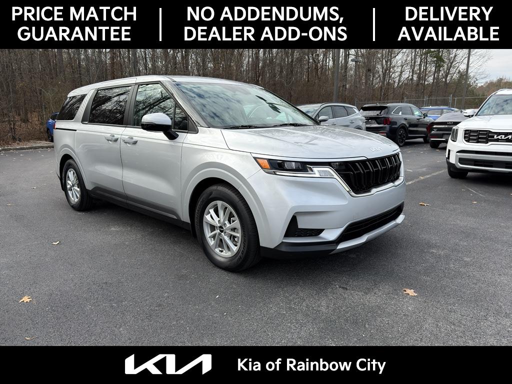 2023 Kia Carnival LX's photo