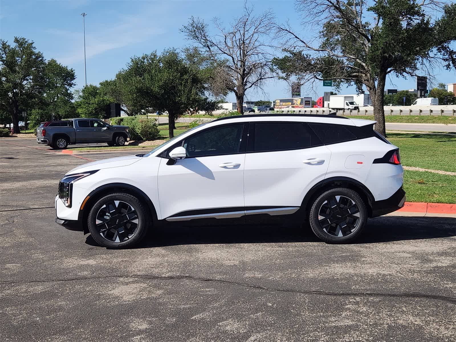 Thumbnail: 2026 Kia Sportage - 3