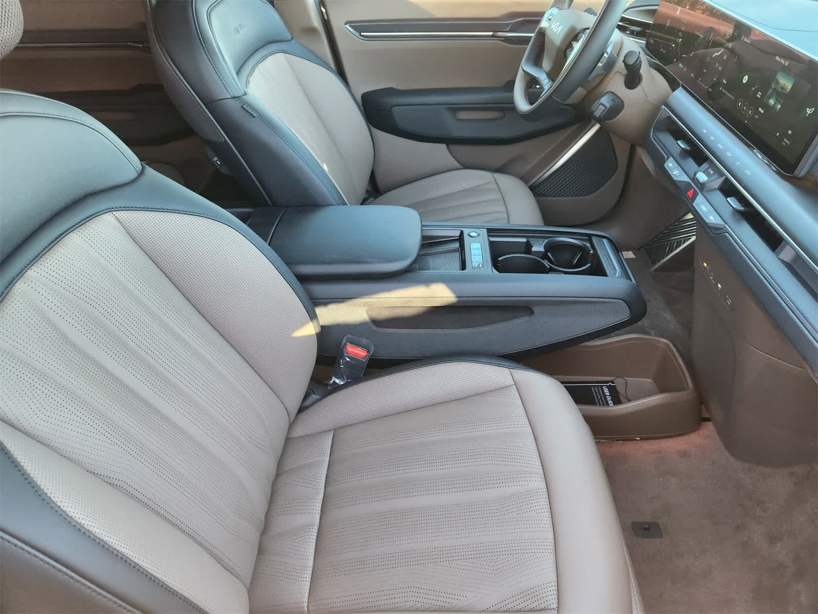 Thumbnail: 2026 Kia EV9 - 12