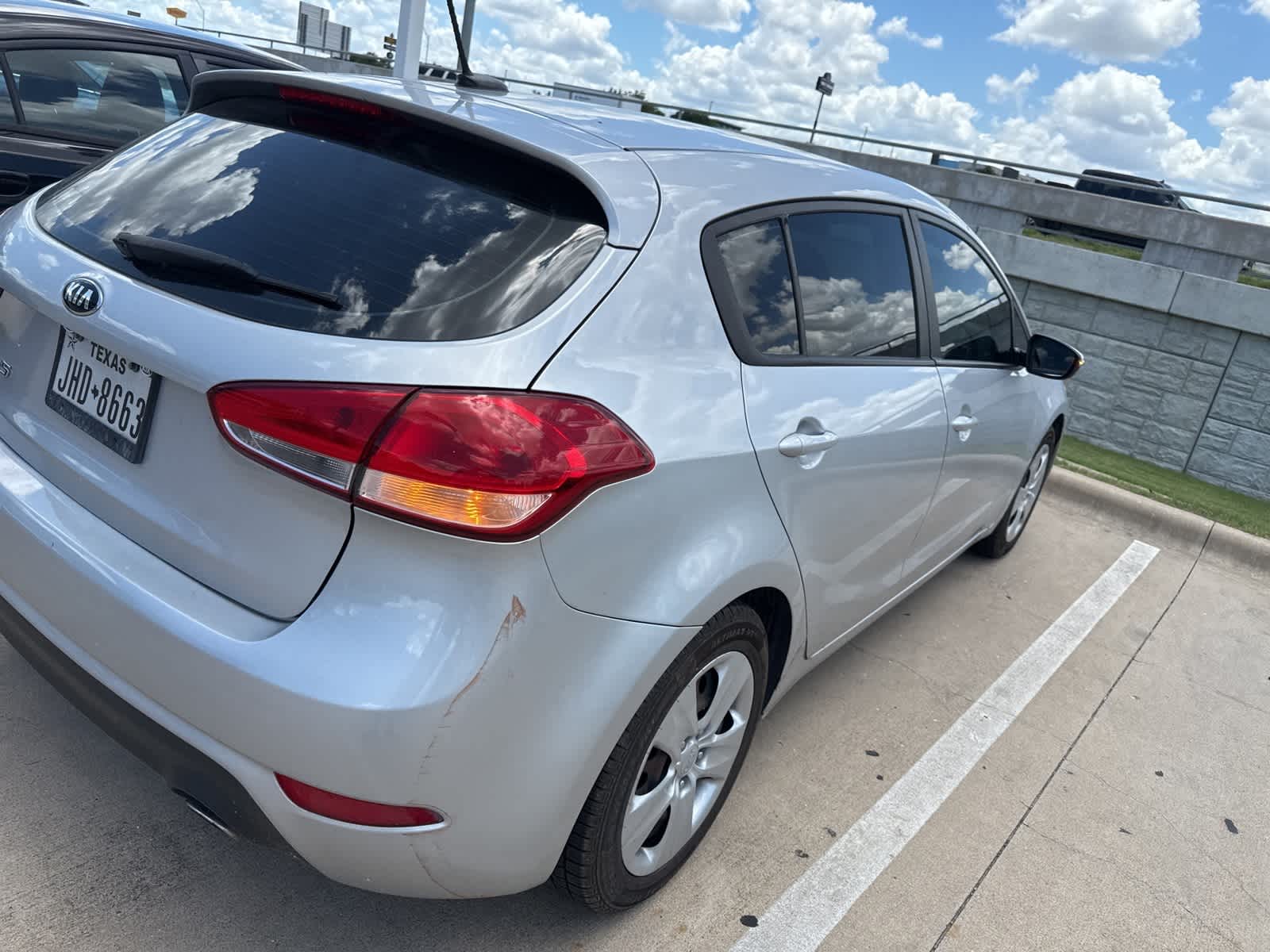 Thumbnail: 2016 Kia Forte - 6
