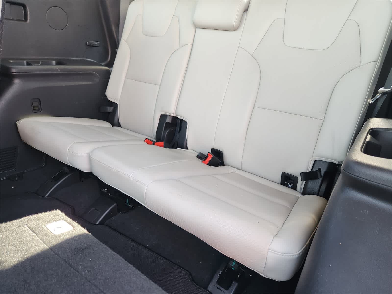 Thumbnail: 2020 Kia Telluride - 30