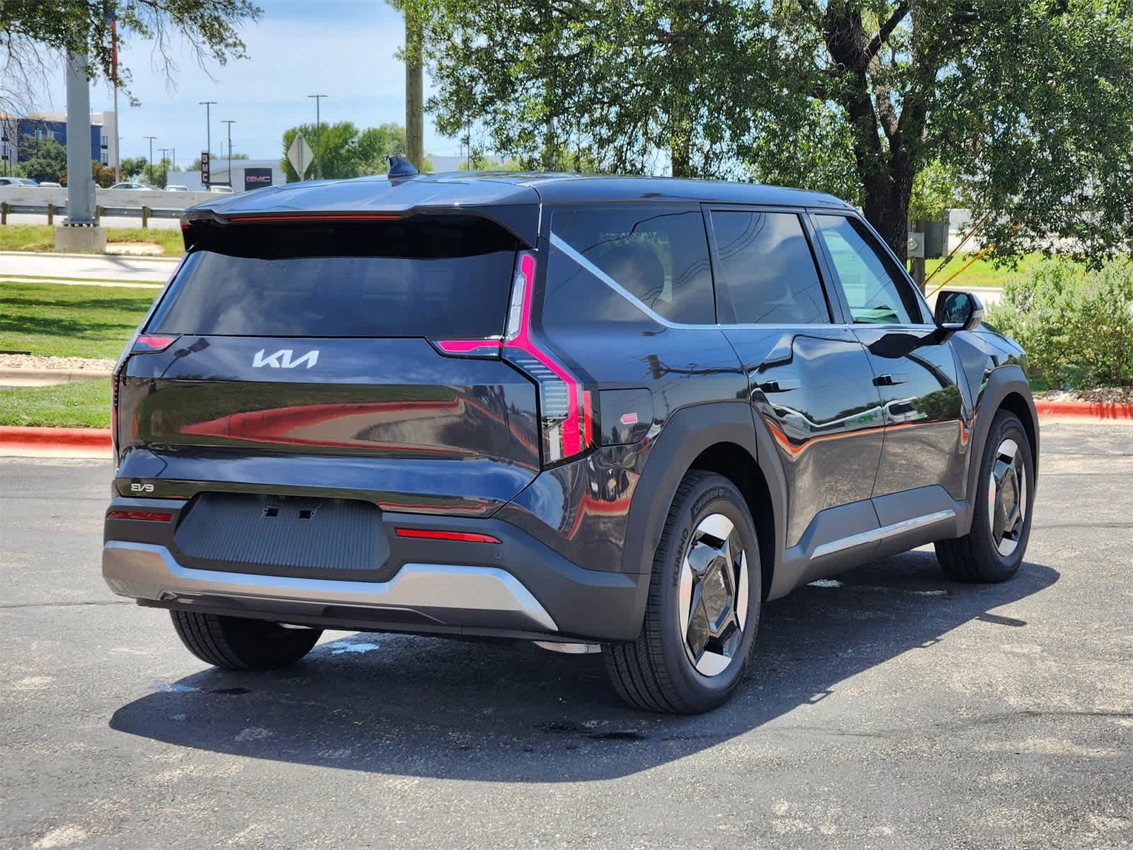 Thumbnail: 2026 Kia EV9 - 4