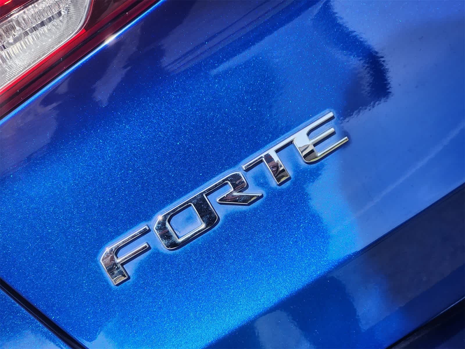 Thumbnail: 2017 Kia Forte - 11