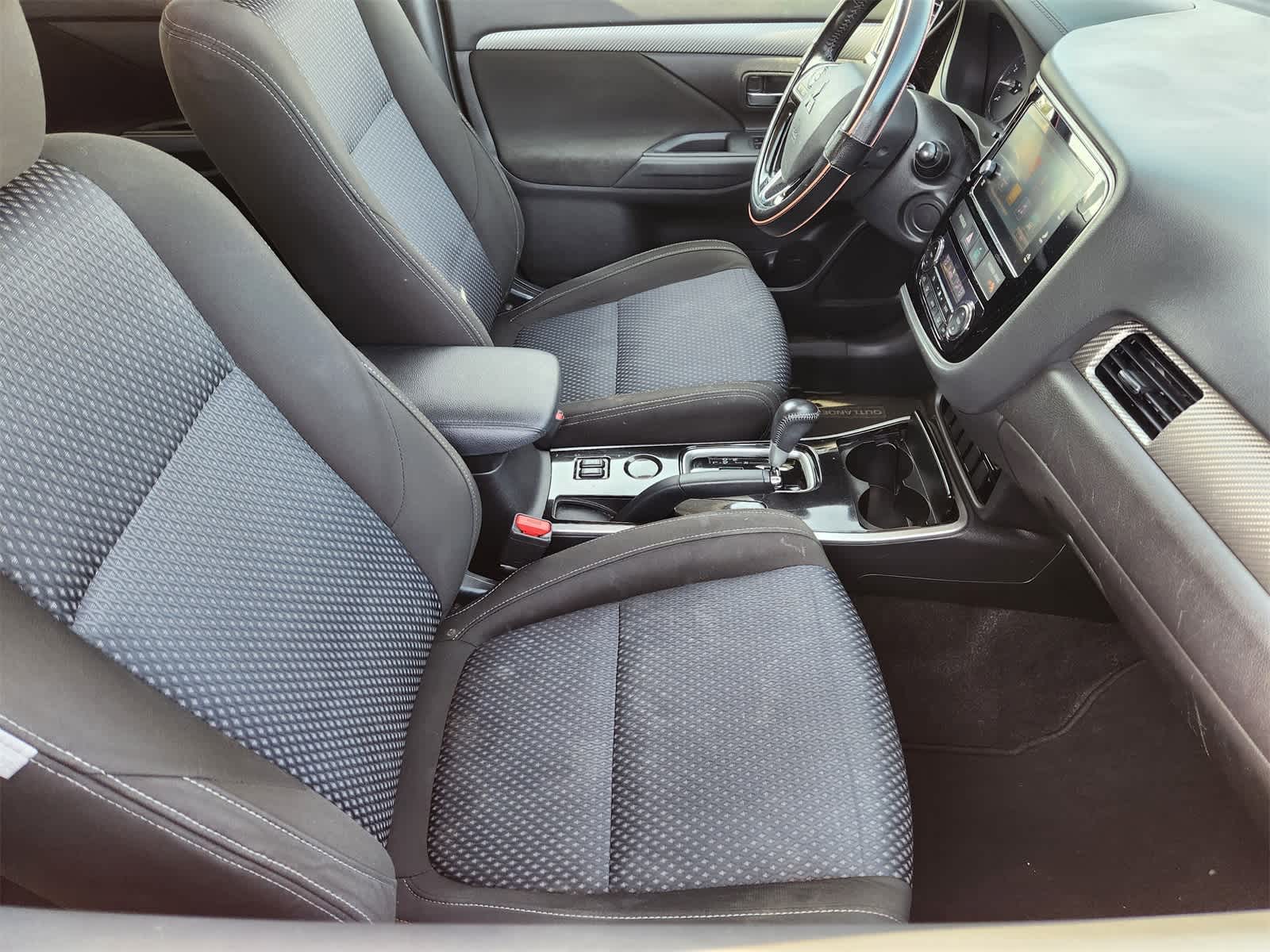 Thumbnail: 2018 Mitsubishi Outlander - 14