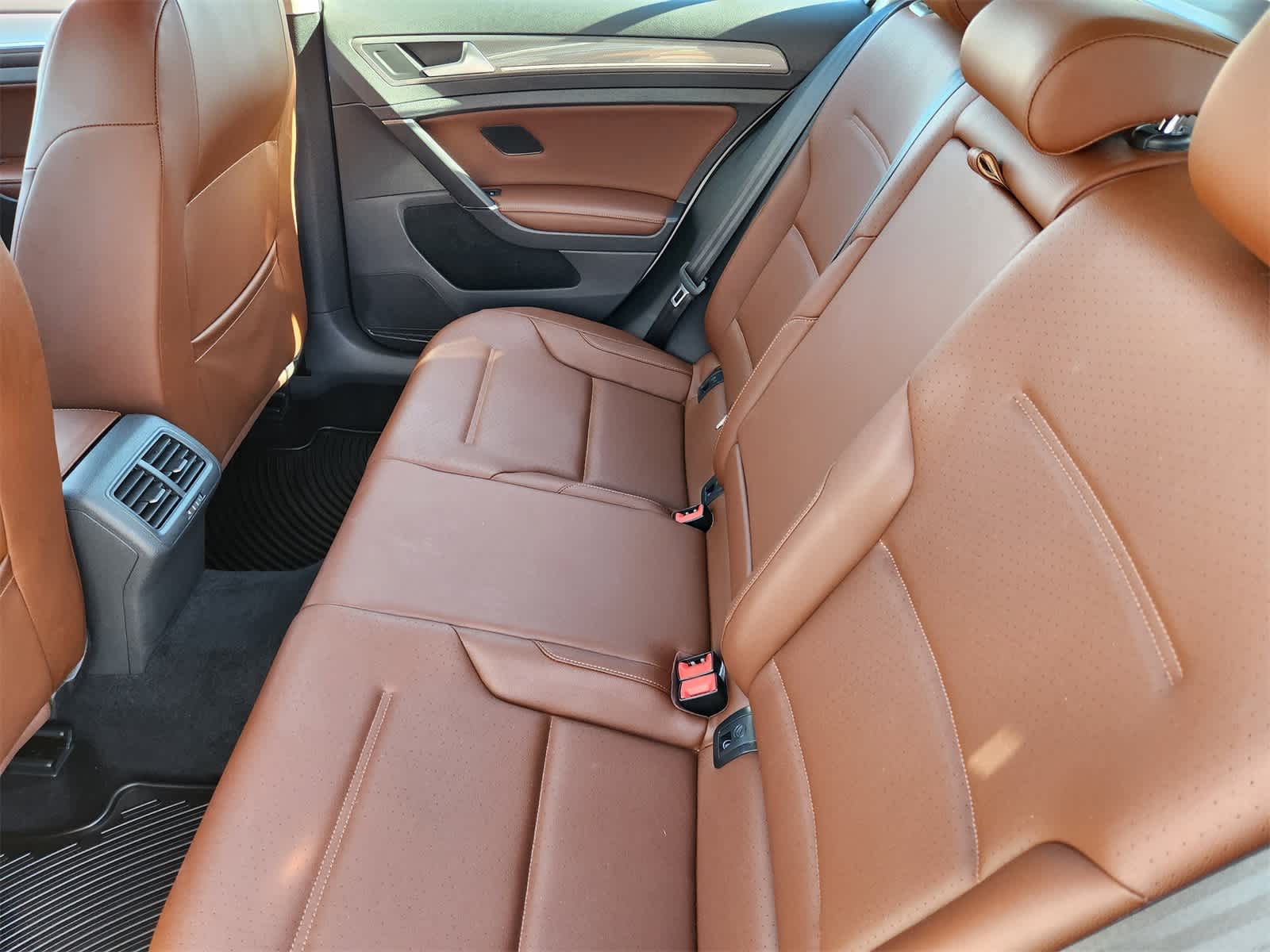 Thumbnail: 2017 Volkswagen Golf - 23