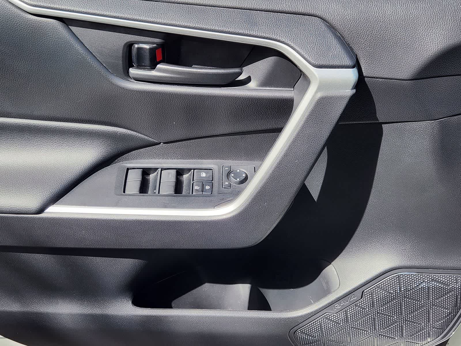 Thumbnail: 2021 Toyota RAV4 - 22