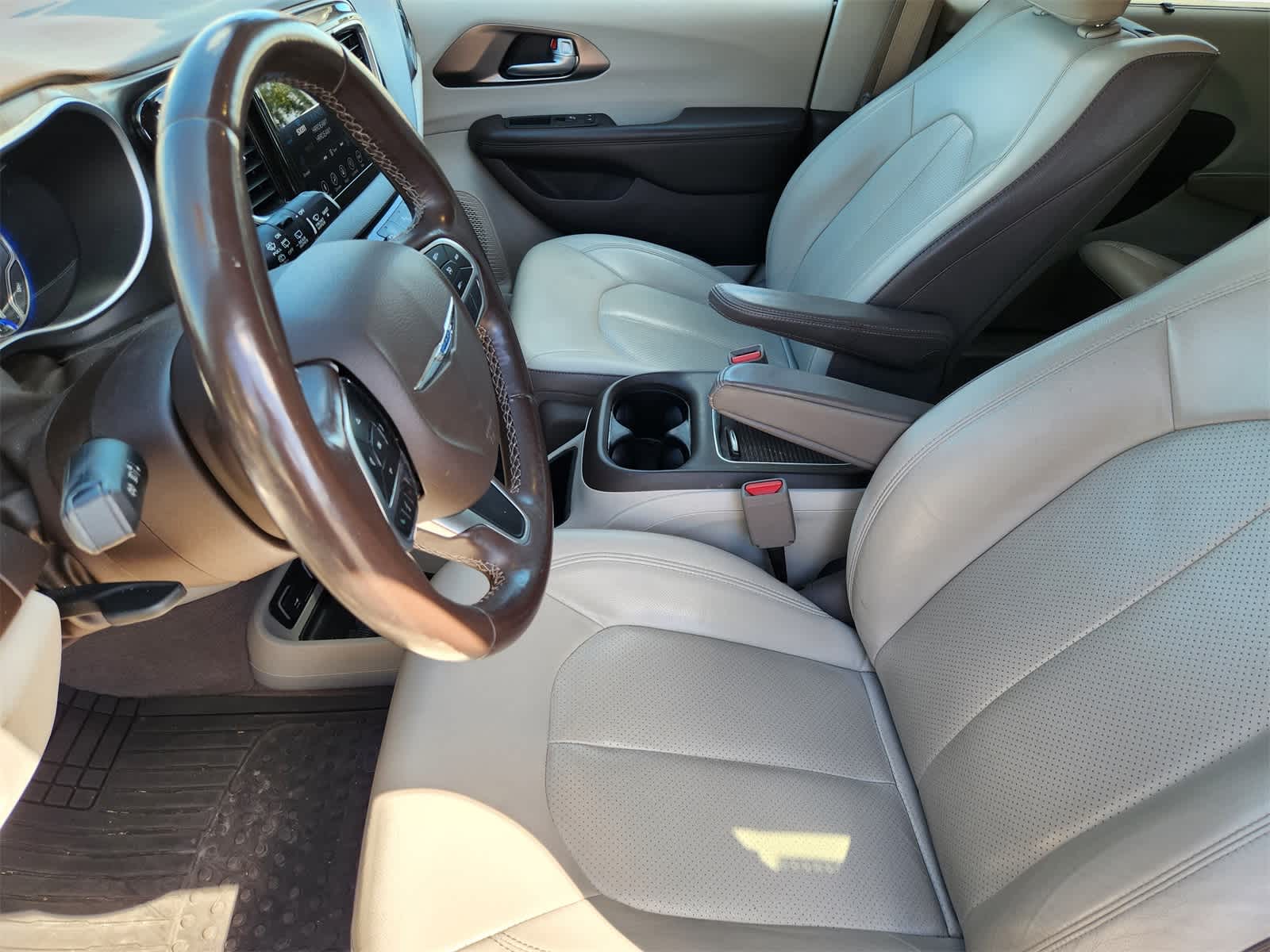 Thumbnail: 2018 Chrysler Pacifica - 12