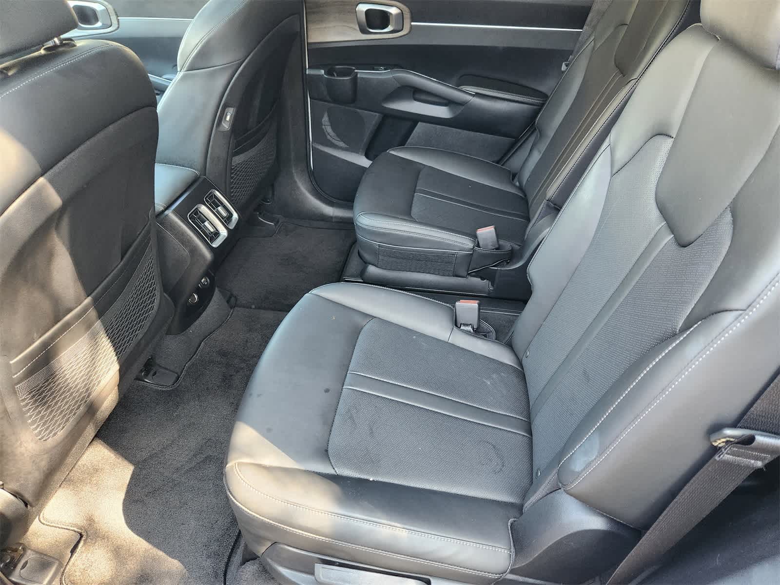 Thumbnail: 2023 Kia Sorento - 30