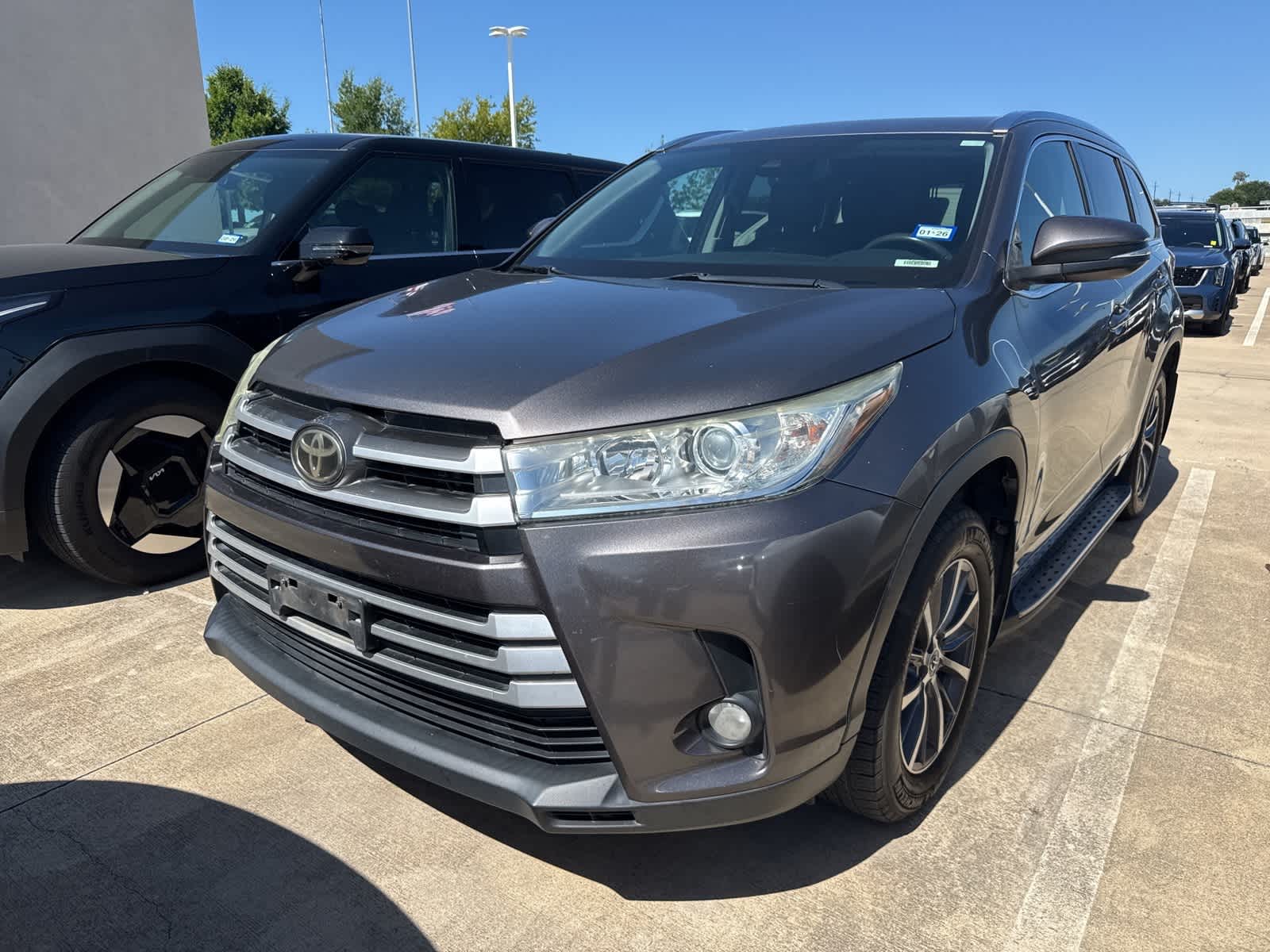 2017 Toyota Highlander XLE Hero Image