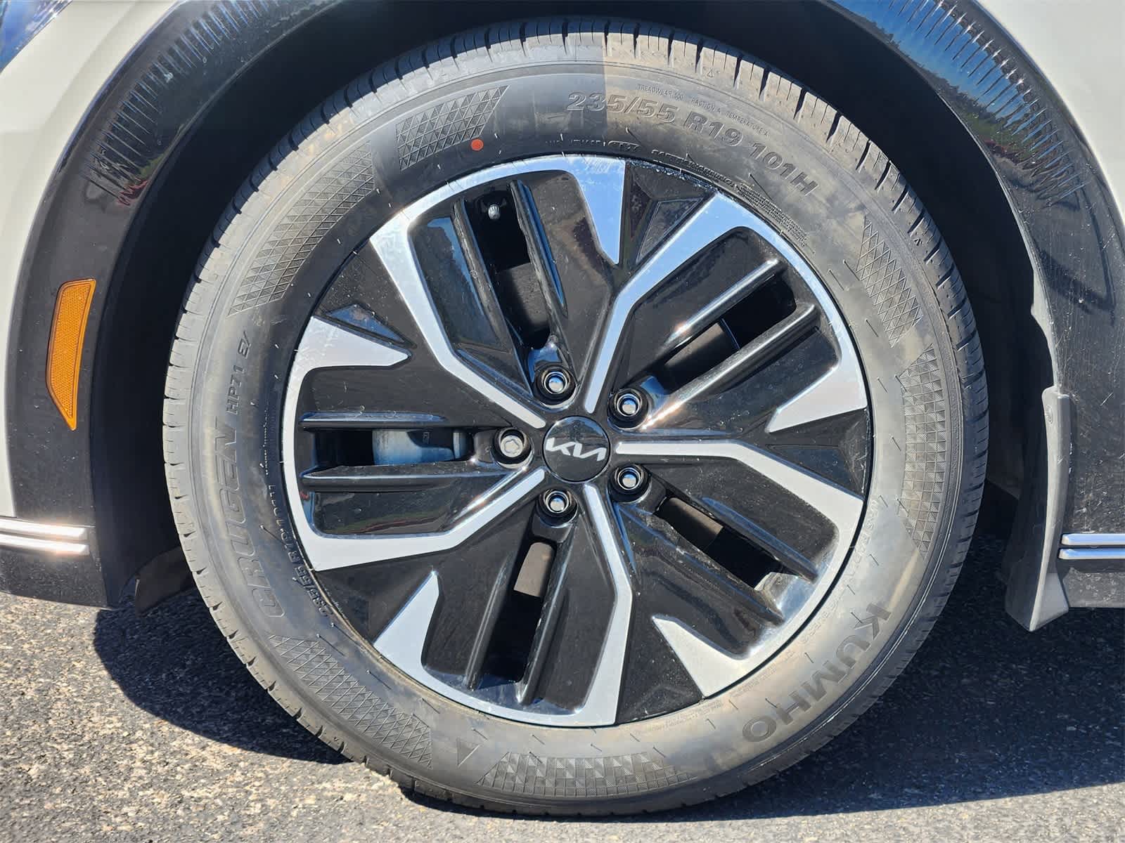 Thumbnail: 2023 Kia EV6 - 8